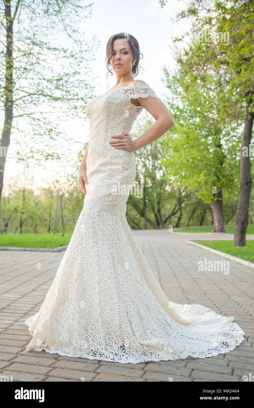 chinese dress ladies Long Lace Off-White Mermaid Bridal Gown main image 0