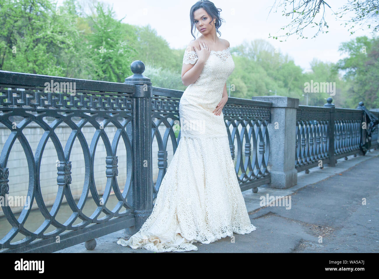 chinese dress ladies Ivory Strapless Sweetheart Neckline Wedding Dress