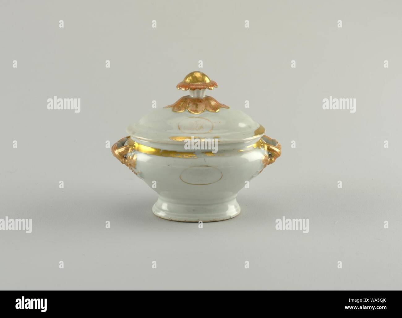 18th century china dish hi-res stock photography and images - Alamy