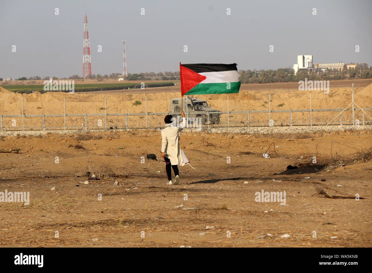 Khan Younis, Gaza Strip, Palestinian Territory. 16th Aug, 2019. Palestinian protesters clash with Israeli troops following the tents protest where Palestinians demand the right to return to their homeland at the Israel-Gaza border. Credit: Mariam Dagga/APA Images/ZUMA Wire/Alamy Live News Stock Photo