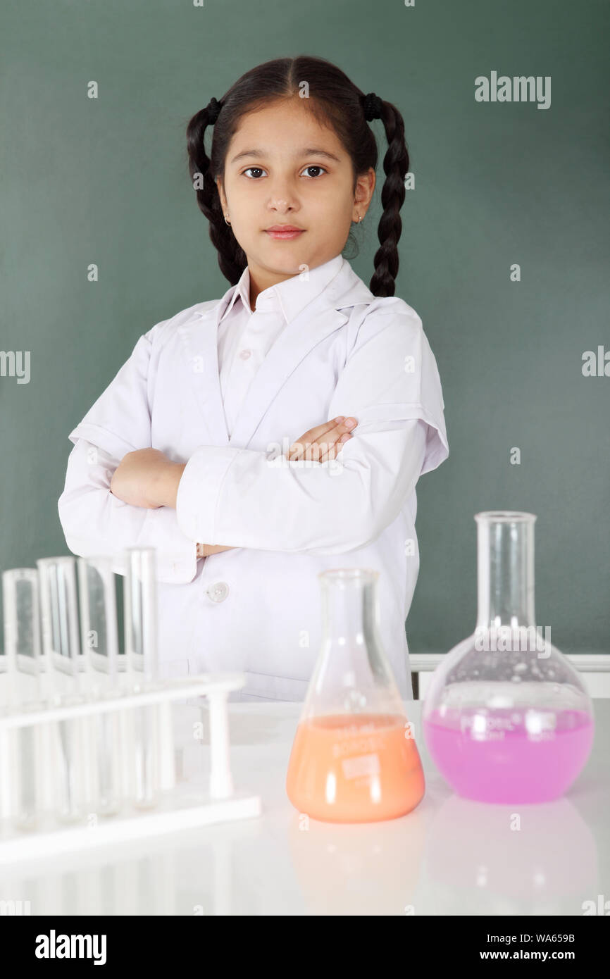 Schoolgirl experimenting in a chemistry lab Stock Photo - Alamy