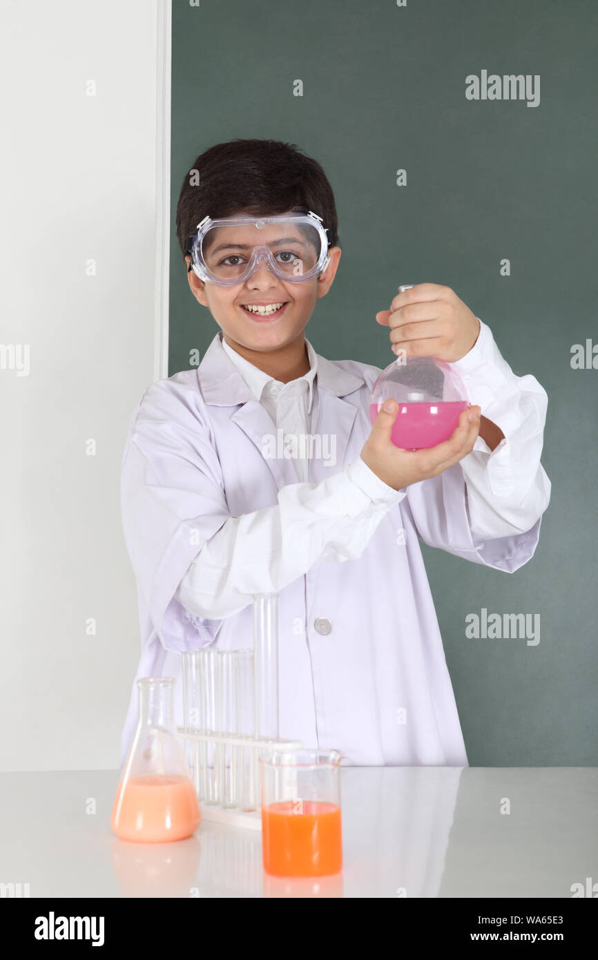Schoolboy experimenting in a chemistry lab Stock Photo - Alamy