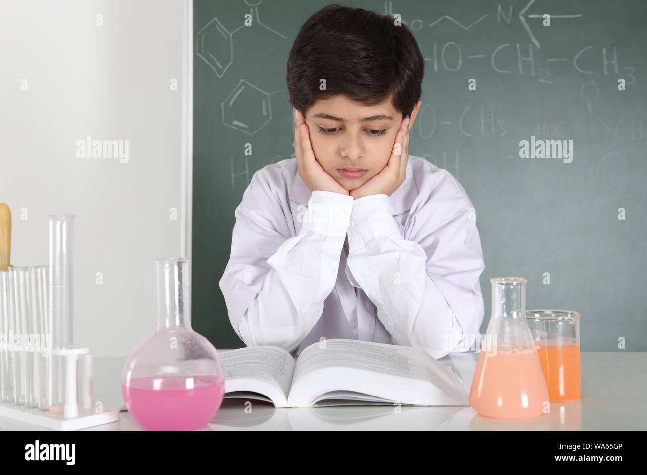 Apparatus biological chemist chemistry hi-res stock photography and ...