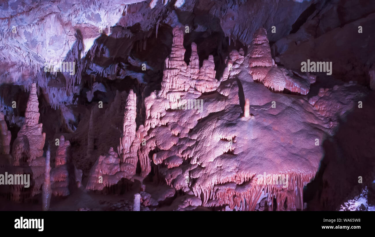 limestone formations in lewis and clark caverns Stock Photo