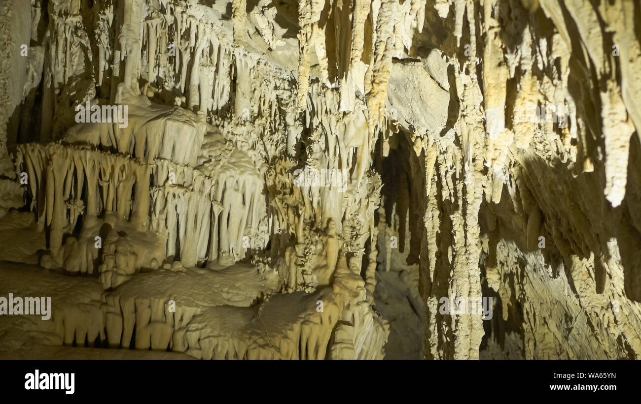 stalactites in the cathedral room of lewis and clark caverns Stock Photo