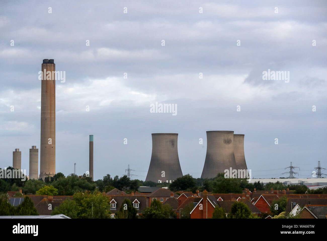 The cooling towers at the disused coalfired Didcot power station in
