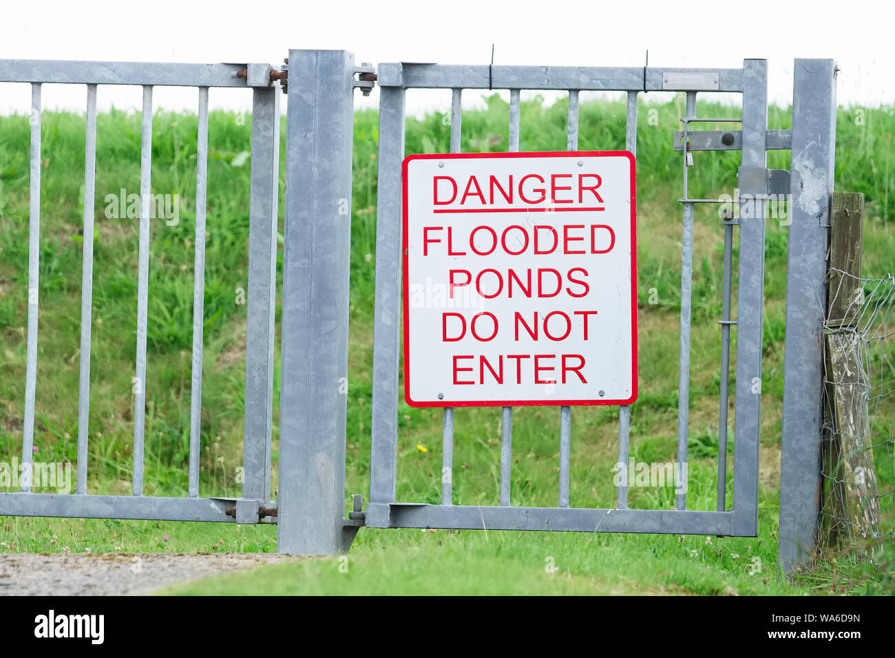Flooded ponds water danger do not enter sign Stock Photo Alamy
