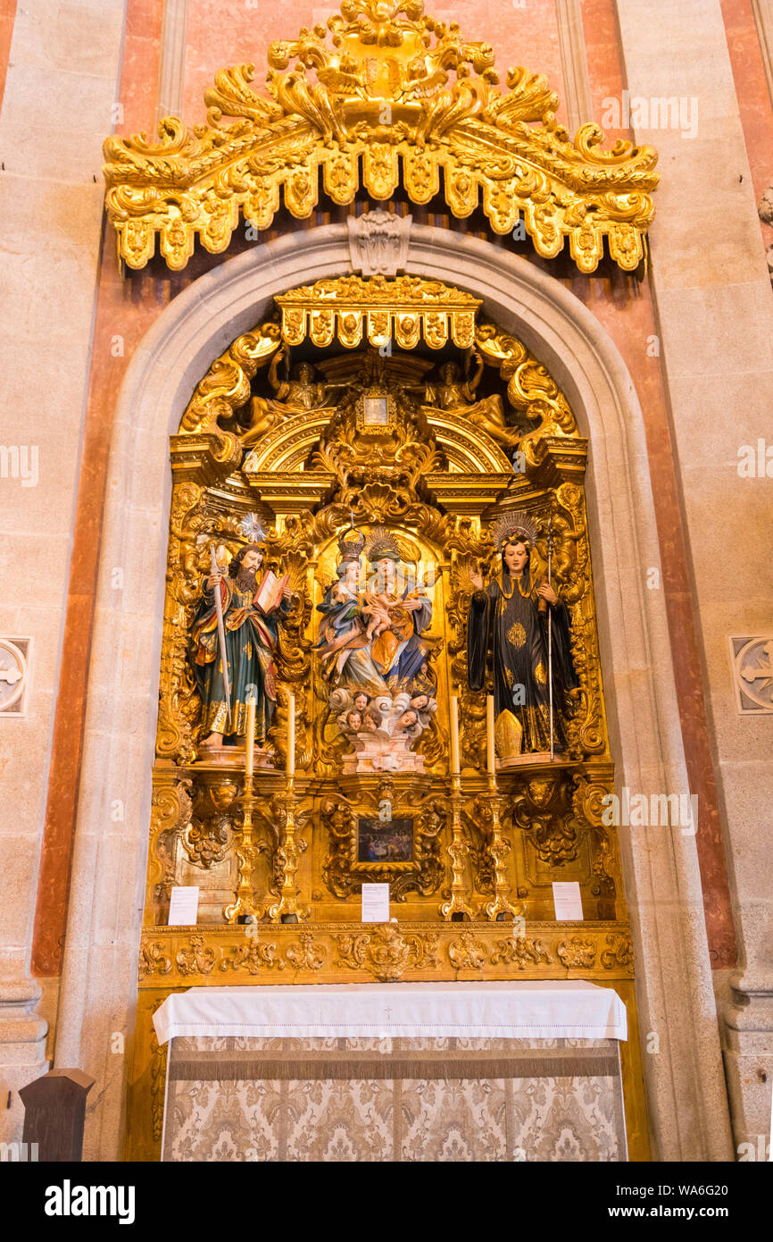 Portugal Oporto Porto street scene Igreja dos Clérigos Church of the Clergy interior gold gilt figures statues chapel apse altar St Paul St Benedict Stock Photo