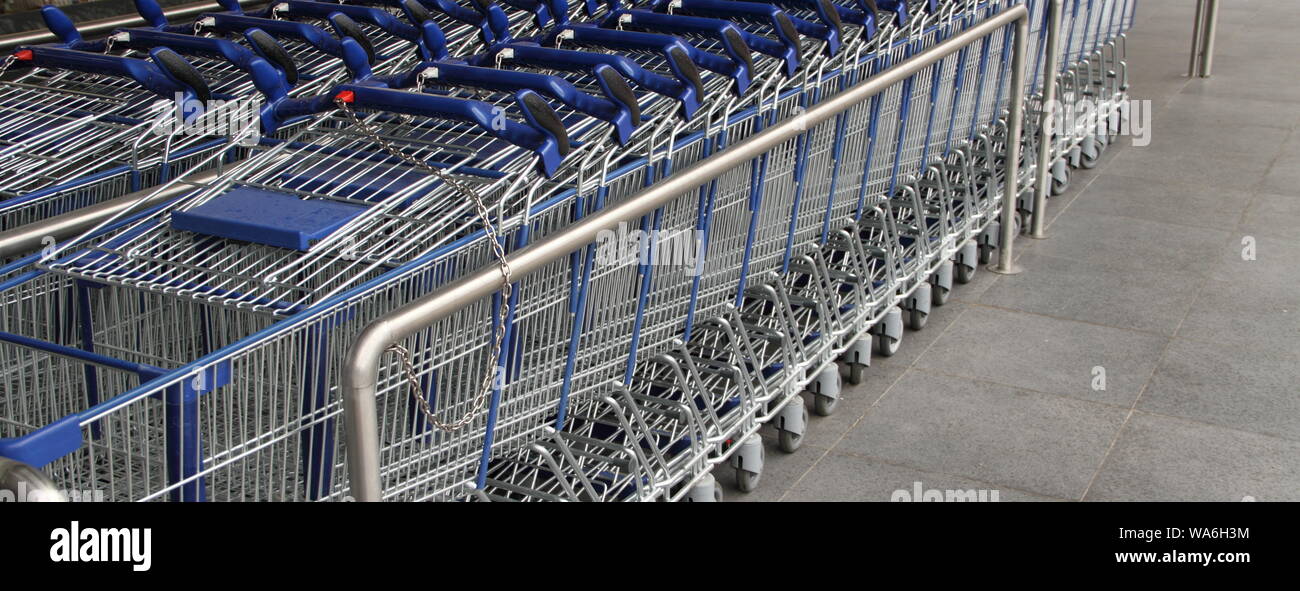 many shopping carts in front of a supermarket Stock Photo Alamy