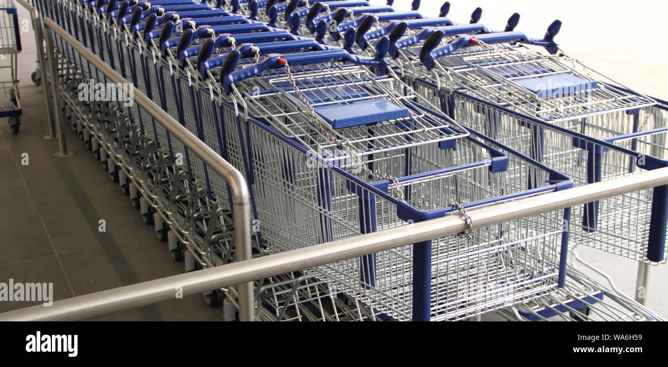many shopping carts in front of a supermarket Stock Photo Alamy