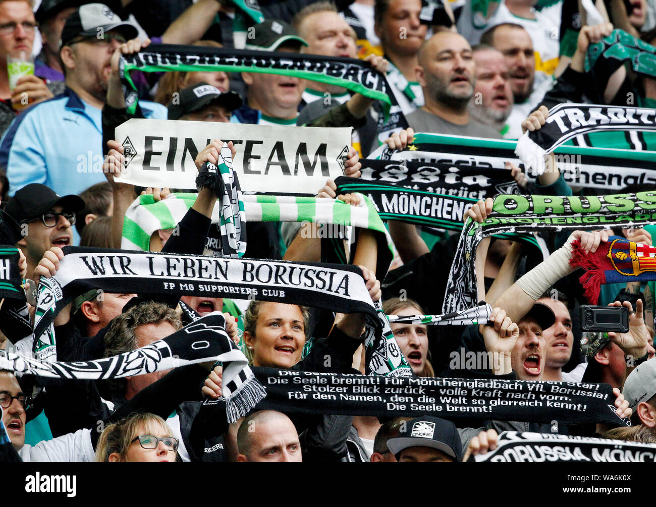 17 August 2019 North Rhine Westphalia Monchengladbach Soccer Bundesliga Borussia Monchengladbach Fc Schalke 04 1st Matchday In Borussia Park The Monchengladbach Fans Celebrate Their Team Photo Roland Weihrauch Dpa Important Note In Accordance