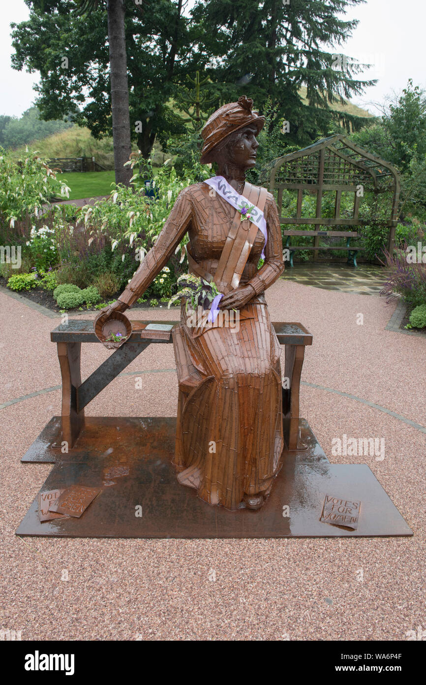 Emily Davison staue in Morpeth with Waspi sash Stock Photo Alamy