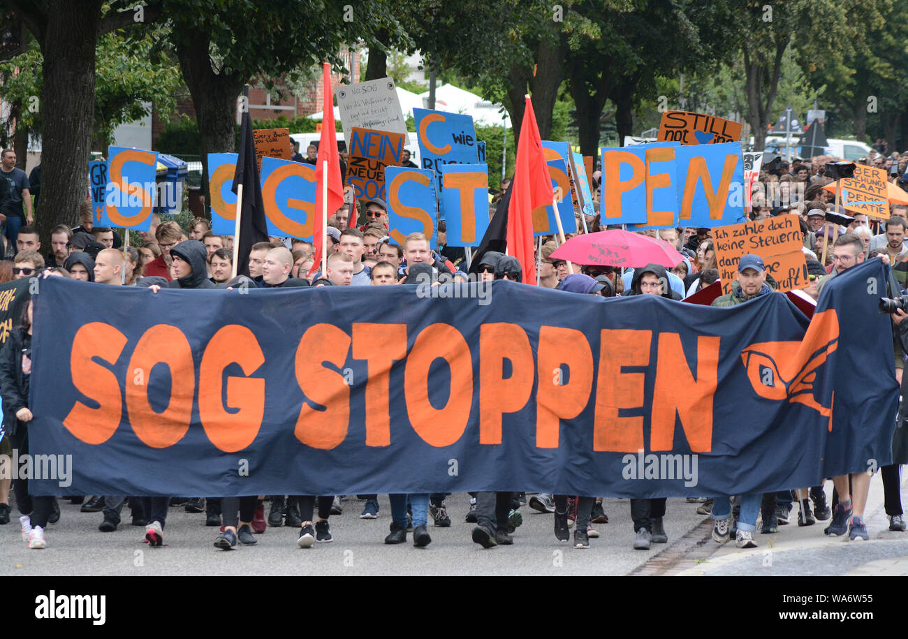 Rostock, Germany. 18 August 2019. Participants of a demonstration protest with a banner with the inscription 'SOG STOPPEN' against the tightening of the security and order law in Mecklenburg-Western Pomerania. The alliance 'SOGenannte Sicherheit' had registered 250 participants. The route led from Doberaner Platz via the police station in Ulmenstraße to the city harbour. Photo: Frank Hormann/dpa Credit: dpa picture alliance/Alamy Live News Stock Photo