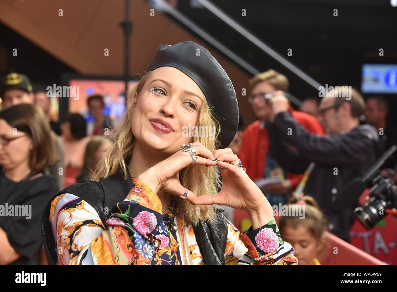 Berlin, Germany. 06th Dec, 2018. The actress Laura Berlin comes to the film  premiere of the film Dogs of Berlin in the Kino International. Credit:  Annette Riedl/dpa/Alamy Live News Stock Photo 