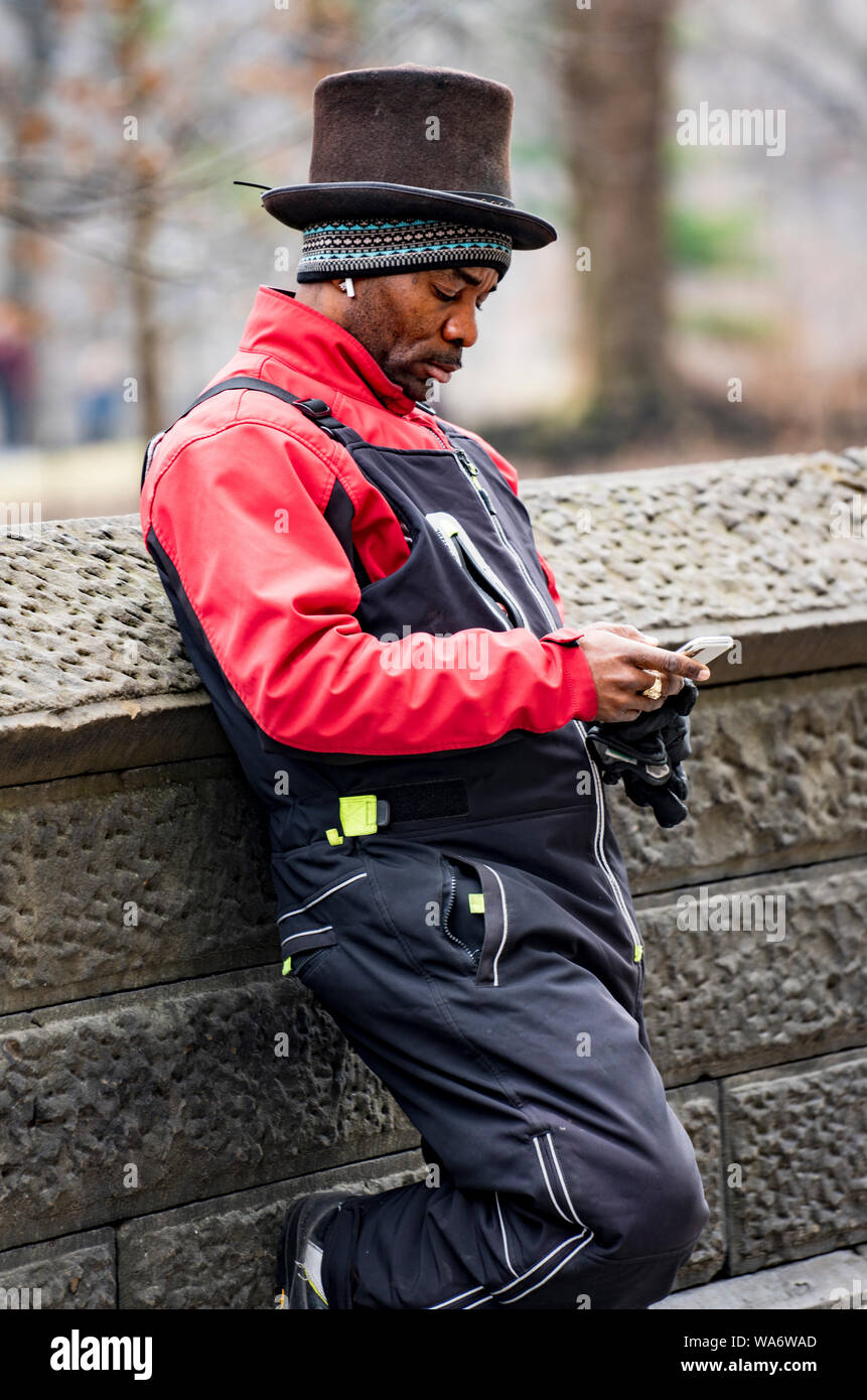 Black top hat man hi-res stock photography and images - Alamy