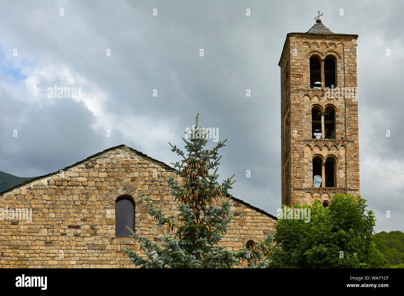 Sant Climent de Taüll tower, a Catalan Romanesque Churches of the Vall de Boí (Tahull, Bohí valley, Alta Ribagorza, Lleida, Pyrenees, Cataluña, Spain) Stock Photo