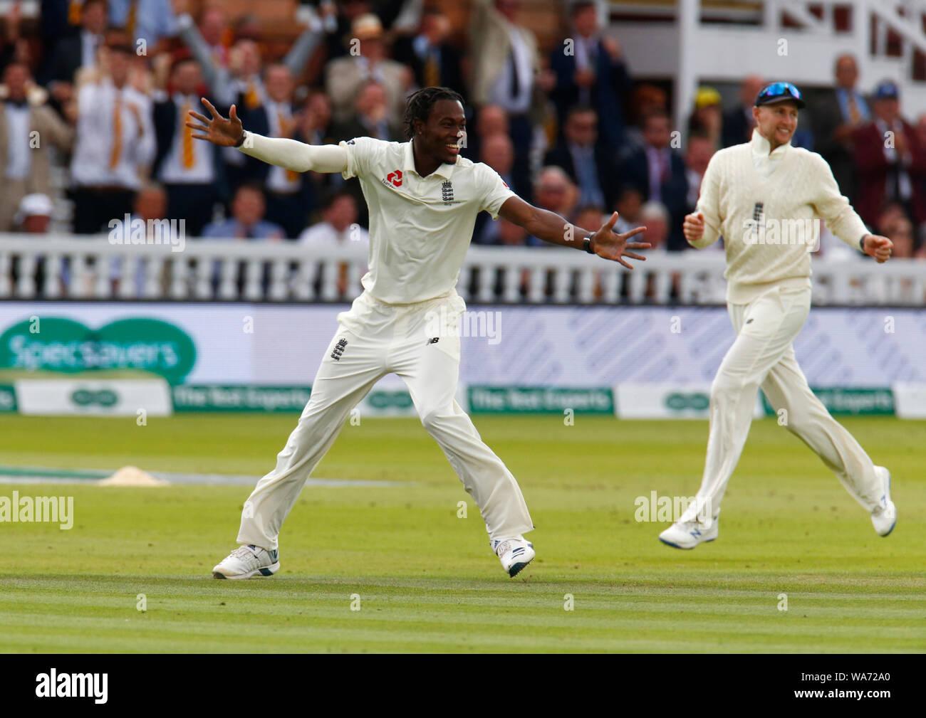 London, UK. 18 August 2019. Jofra Archer of England celebrates the catch of au1 by Jonny Bairstow of England during play on the 5th day of the second Ashes cricket Test match between England and Australia at Lord's Cricket ground in London, England on August 18, 2019 Credit: Action Foto Sport/Alamy Live News Stock Photo