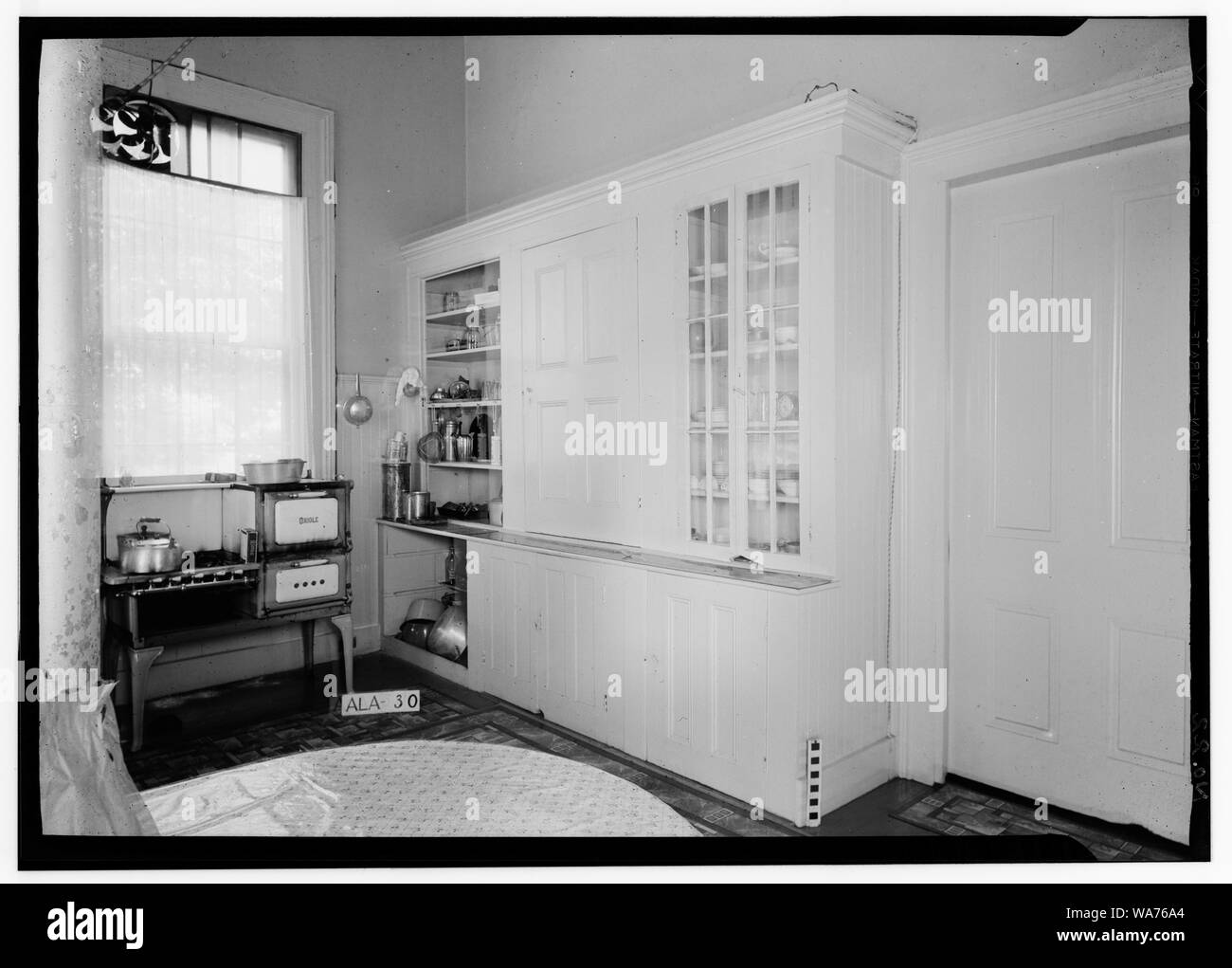 21 Historic American Buildings Survey E W Russell Photographer June 7 1935 Old Cabinet And China Closet In Kitchen Judge John Bragg House 1906 Spring Hill Avenue Mobile Mobile County Al Stock Photo Alamy
