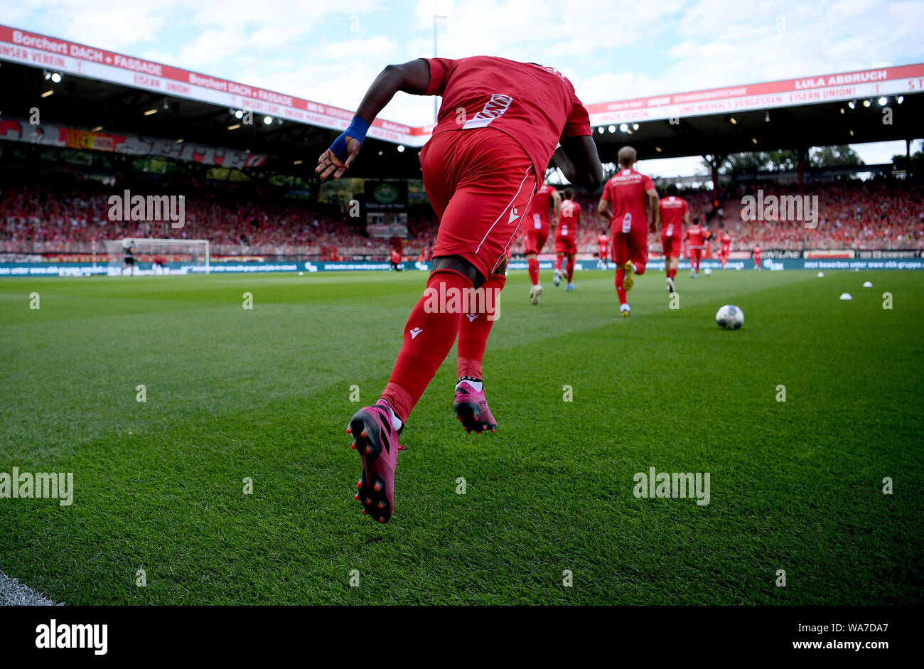 18 August 2019, Berlin: Soccer: Bundesliga, 1st FC Union Berlin - RB Leipzig, 1st matchday in the stadium An der Alten Försterei. Union Anthony Ujah warms up before the game starts. Photo: Britta Pedersen/dpa-Zentralbild/dpa - IMPORTANT NOTE: In accordance with the requirements of the DFL Deutsche Fußball Liga or the DFB Deutscher Fußball-Bund, it is prohibited to use or have used photographs taken in the stadium and/or the match in the form of sequence images and/or video-like photo sequences. Stock Photo