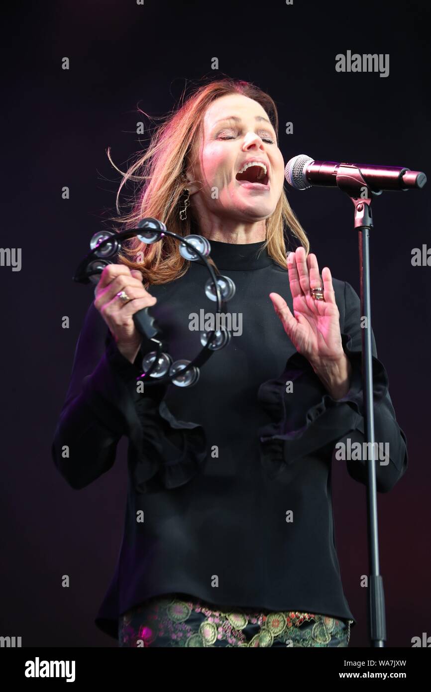 Henley-on-Thames, UK, 18th Aug 2019, Thousands of music fans gathered to enjoy a weekend of live 80’s music from their musical legends at the Rewind South festival. Sunday featured a star-studded line-up. Belinda Carlisle entertained the audience with his on-stage performance. Credit: Uwe Deffner / Alamy Live News Stock Photo