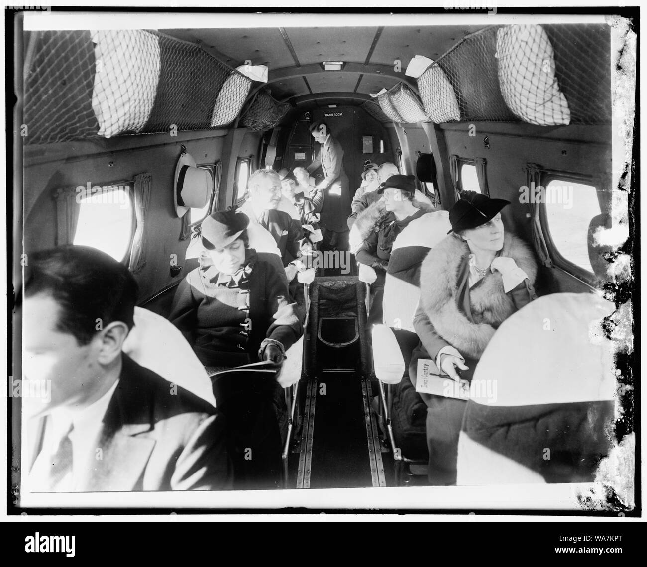 Economy aviation hi-res stock photography and images - Alamy