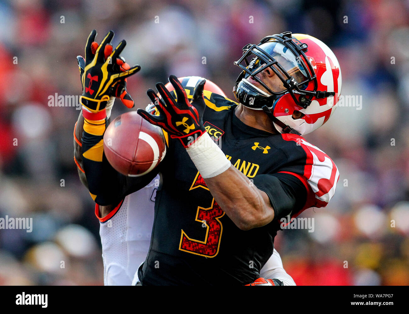 Football forward pass hires stock photography and images Alamy