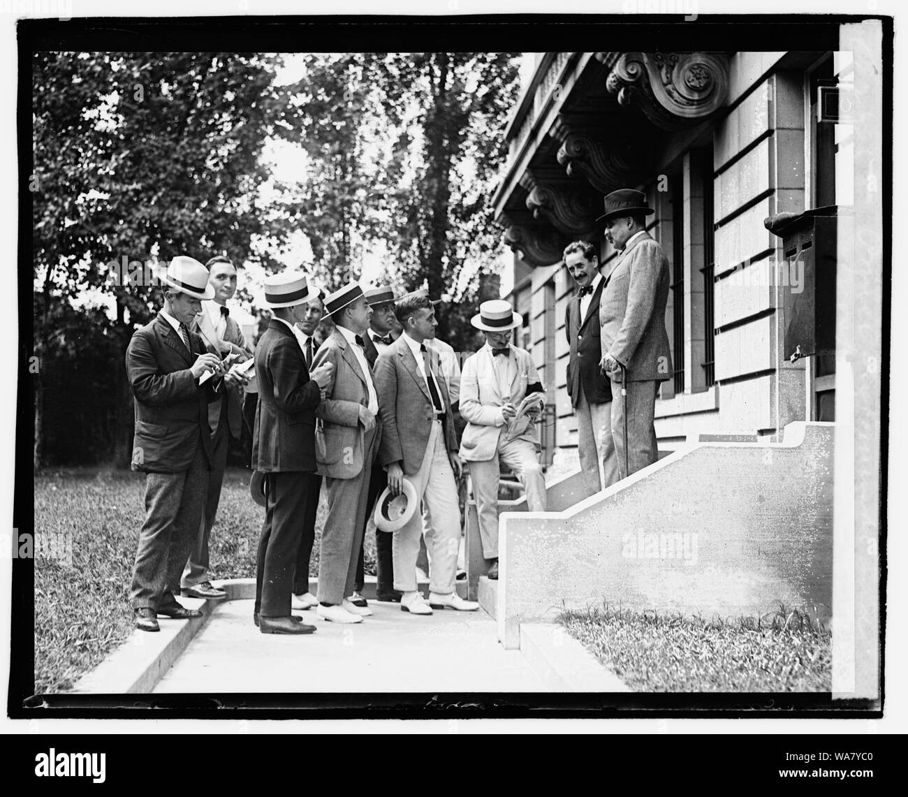 Journalism press interview Black and White Stock Photos & Images - Alamy