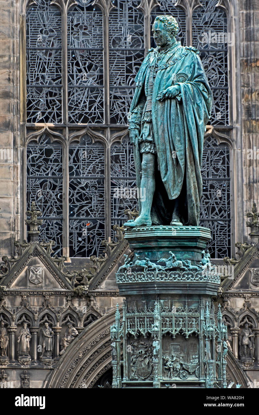 Monument to the 5th Duke of Buccleuch and 7th Duke of Queensberry (1809-84) in Parliament Square outside St Giles Cathedral on Edinburgh's Royal Mile. Stock Photo