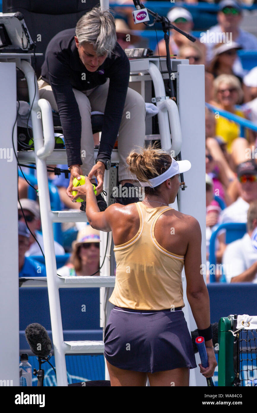 August 18, 2019, Mason, Ohio, USA: Madison Keys (USA) has the official check the balls during Women's Final of the Western and Southern Open at the Lindner Family Tennis Center, Mason, Oh. (Credit Image: © Scott Stuart/ZUMA Wire) Stock Photo