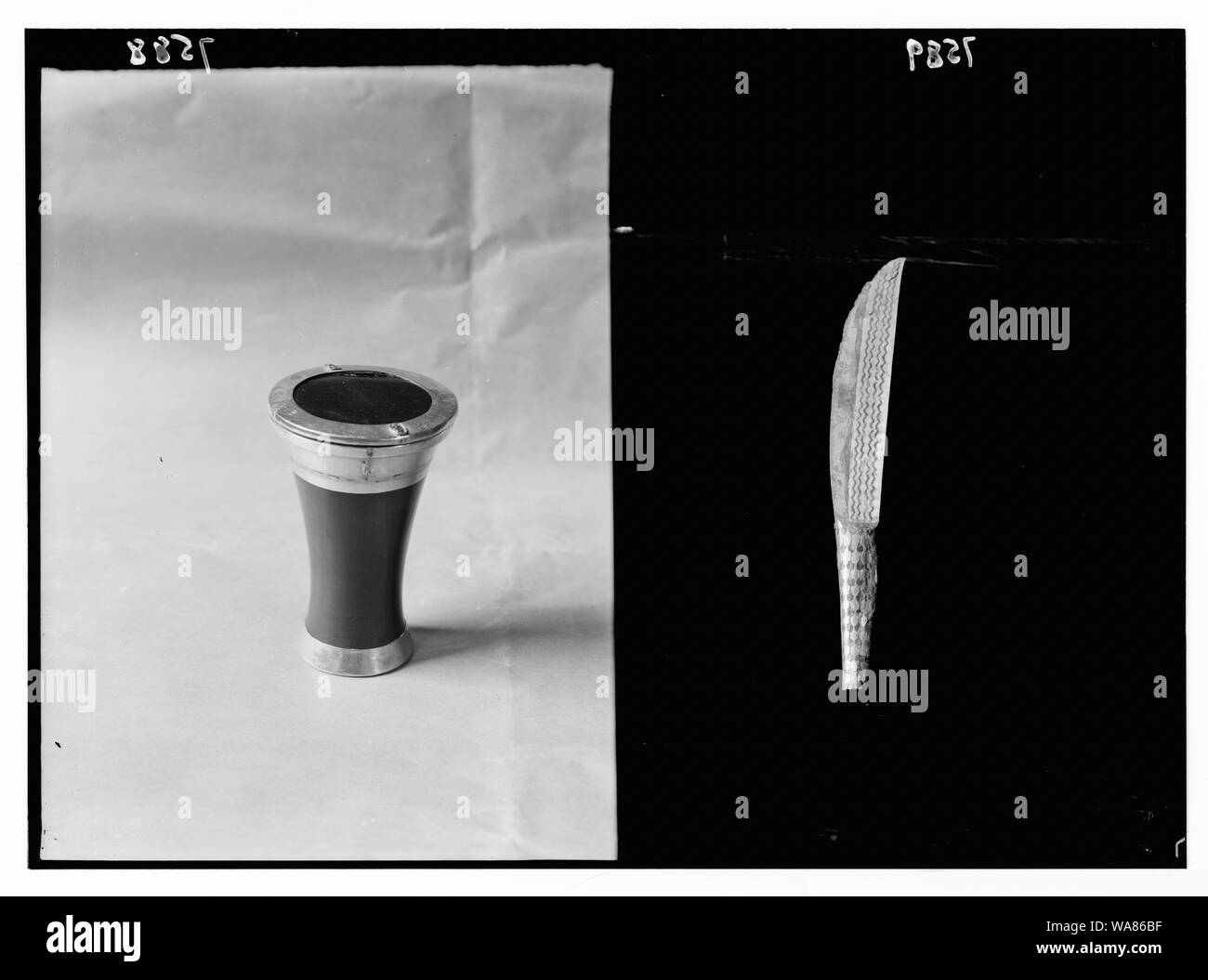 Byblos: Jebeil. Byblos. Obsidian vase bound in gold ; Phoenician knife of gold & silver Stock Photo