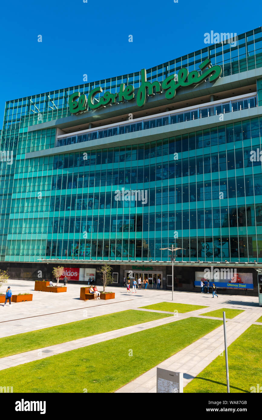 Portugal Vila Nova de Gaia modern green glass building El Corte Inglés