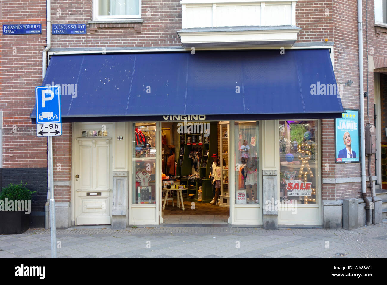 Cornelis Schuytstraat, Oud Zuid, Amsterdam, The Netherlands - home to a wide variety of cafés and restaurants, high-end boutiques and beauty stores. Stock Photo