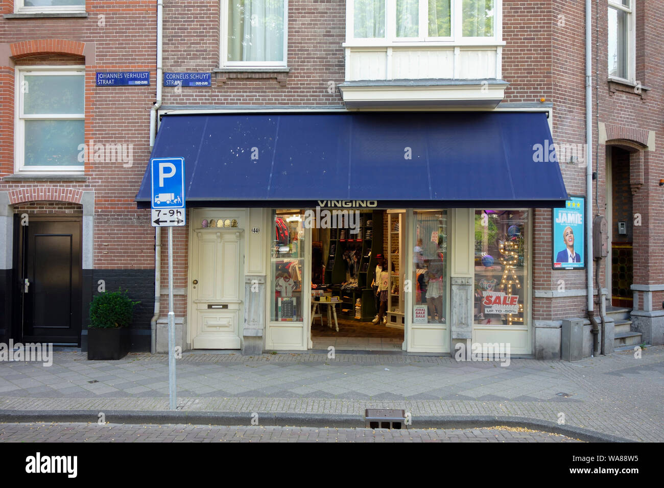 Cornelis Schuytstraat, Oud Zuid, Amsterdam, The Netherlands - home to a wide variety of cafés and restaurants, high-end boutiques and beauty stores. Stock Photo