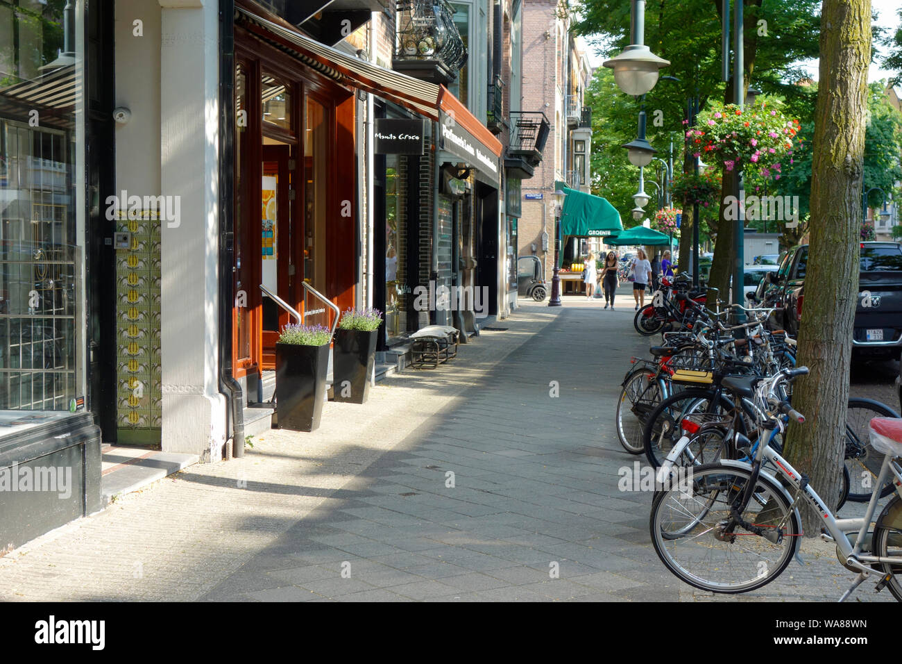 Cornelis Schuytstraat, Oud Zuid, Amsterdam, The Netherlands - home to a wide variety of cafés and restaurants, high-end boutiques and beauty stores. Stock Photo