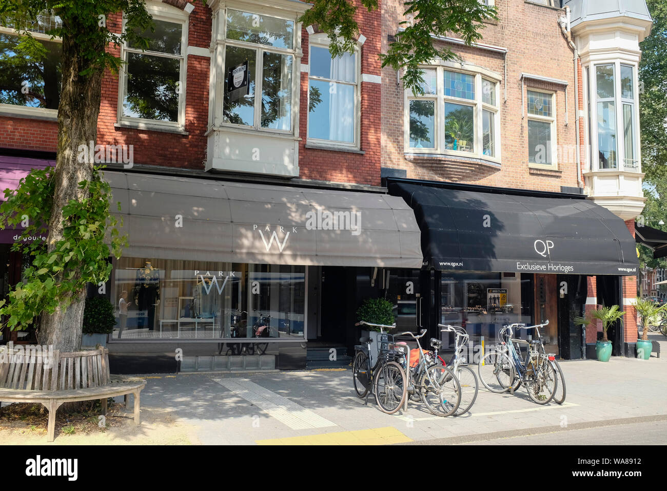 Cornelis Schuytstraat, Oud Zuid, Amsterdam, The Netherlands - home to a wide variety of cafés and restaurants, high-end boutiques and beauty stores. Stock Photo