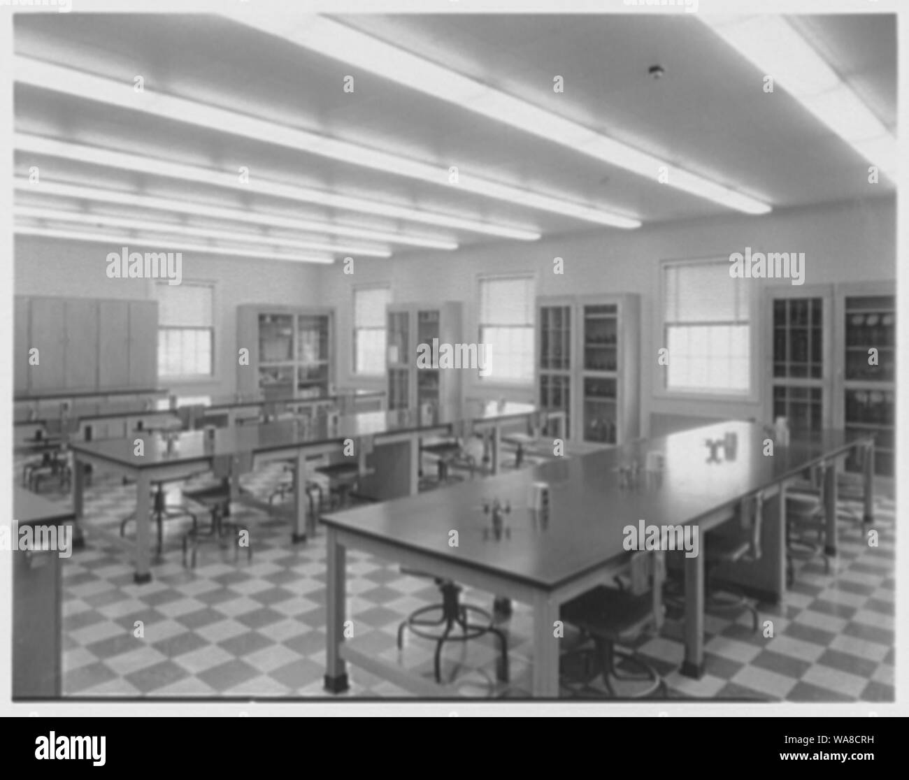 Пост колледж. Дом на лонг айленде 1974 год. Пост колледж. Имэс вуз в москве. Пост колледж.