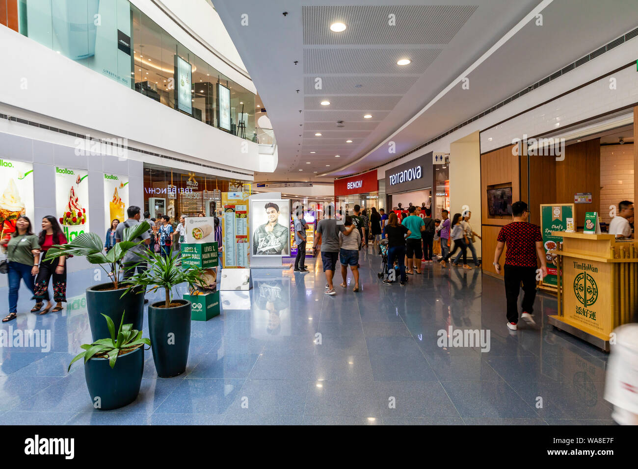 Malll hi-res stock photography and images - Alamy