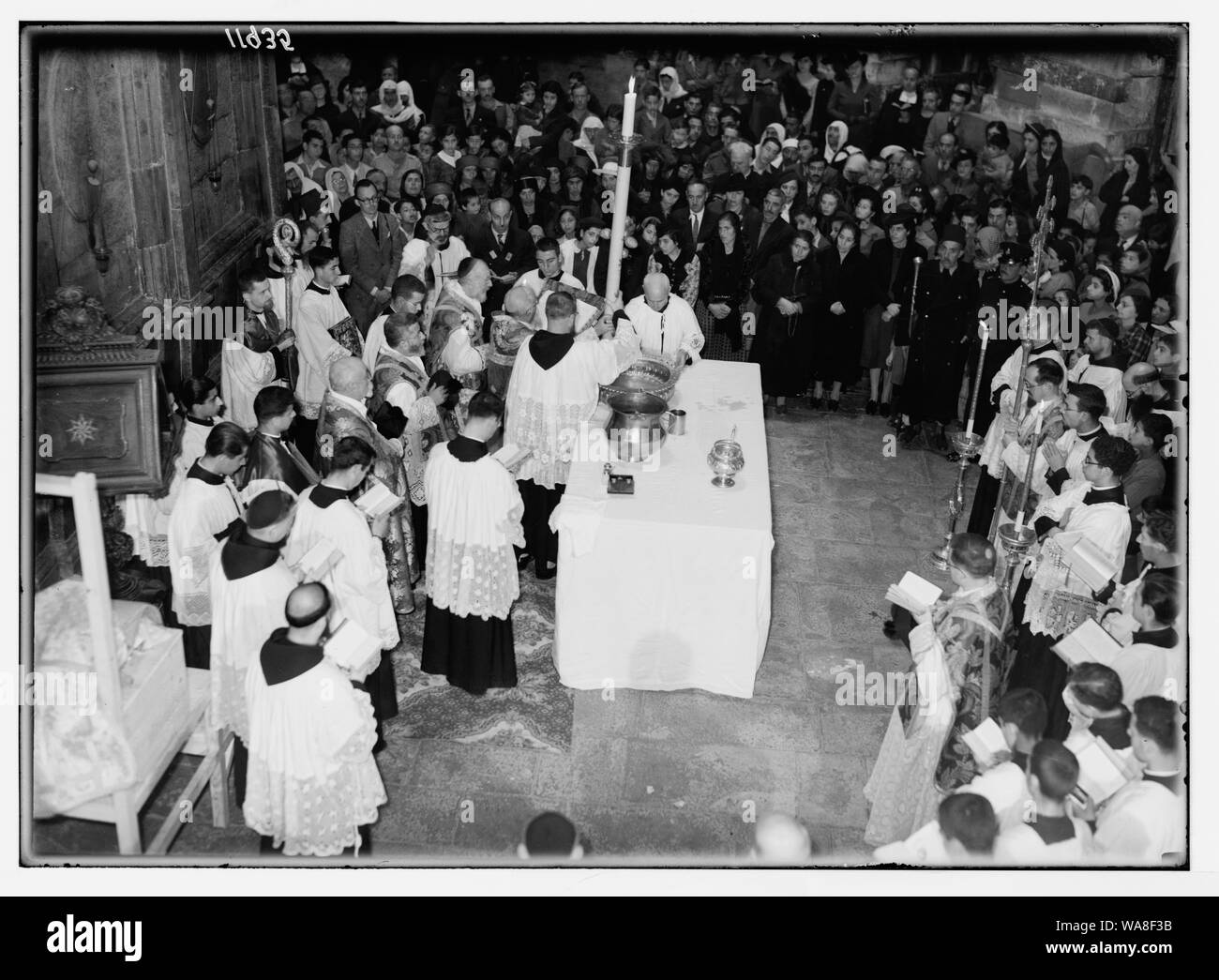 Calendar of religious ceremonies in Jer. [i.e., Jerusalem] Easter period, 1941. Holy Saturday. Rotunda of Holy Sepulchre immersion of Easter candle Stock Photo