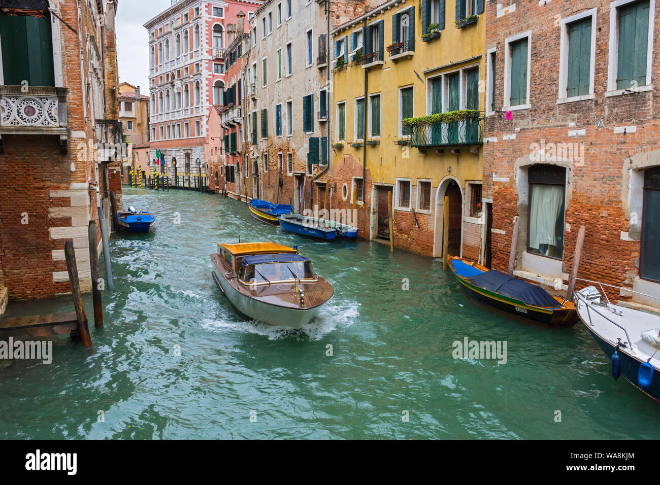 The Rio di Dan Polo canal from the San Polo bridge, Venice, Italy Stock  Photo - Alamy