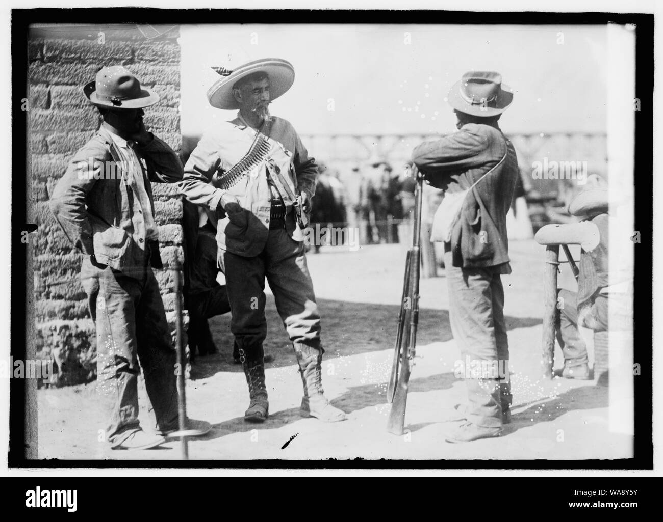 бандиты 30-х годов в сша. мафия чикаго гангстеры. бандиты 1930 годов. билли кид револьвер. джесси джеймс бандит.