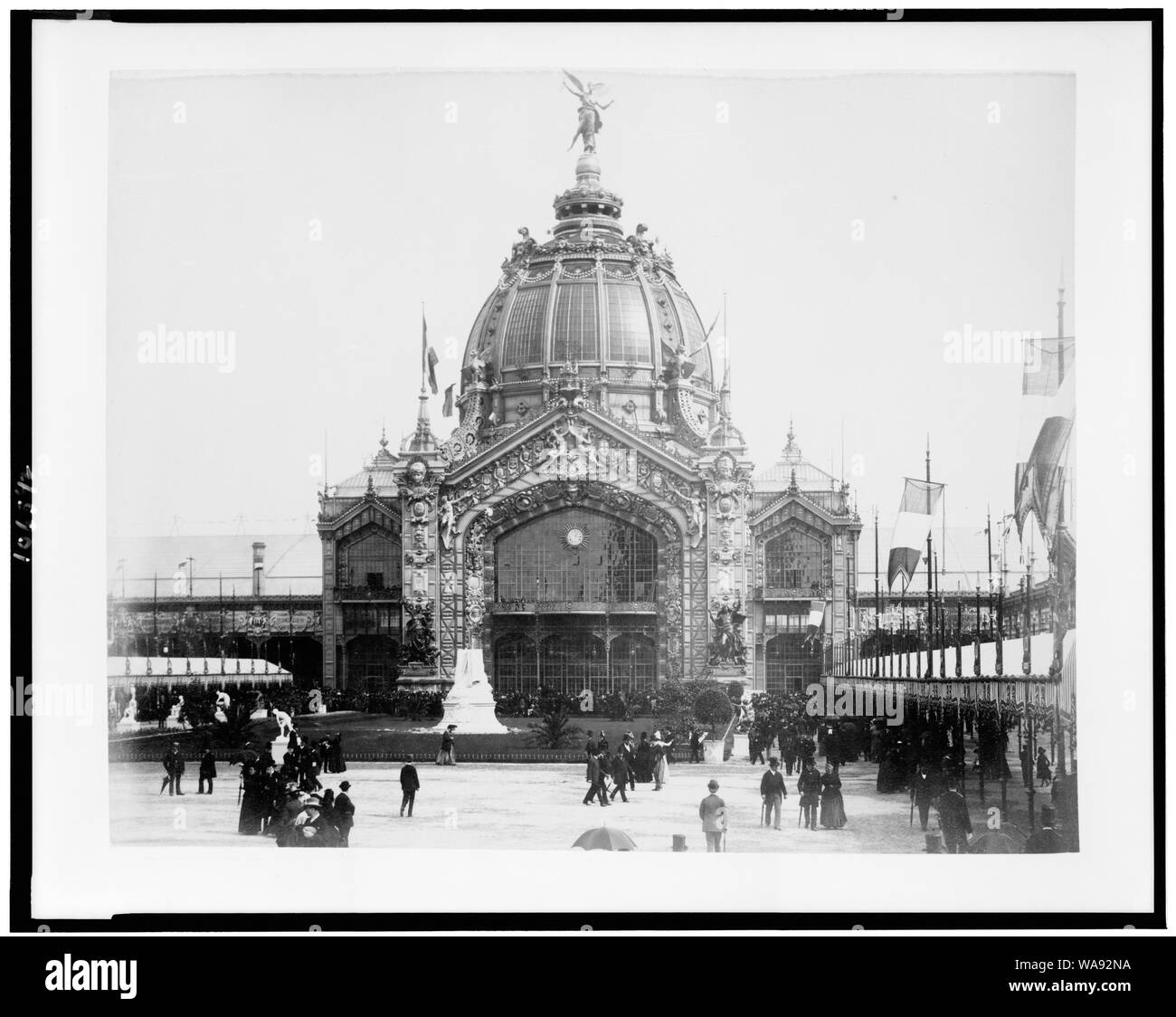 Historical buildings paris Cut Out Stock Images & Pictures - Alamy