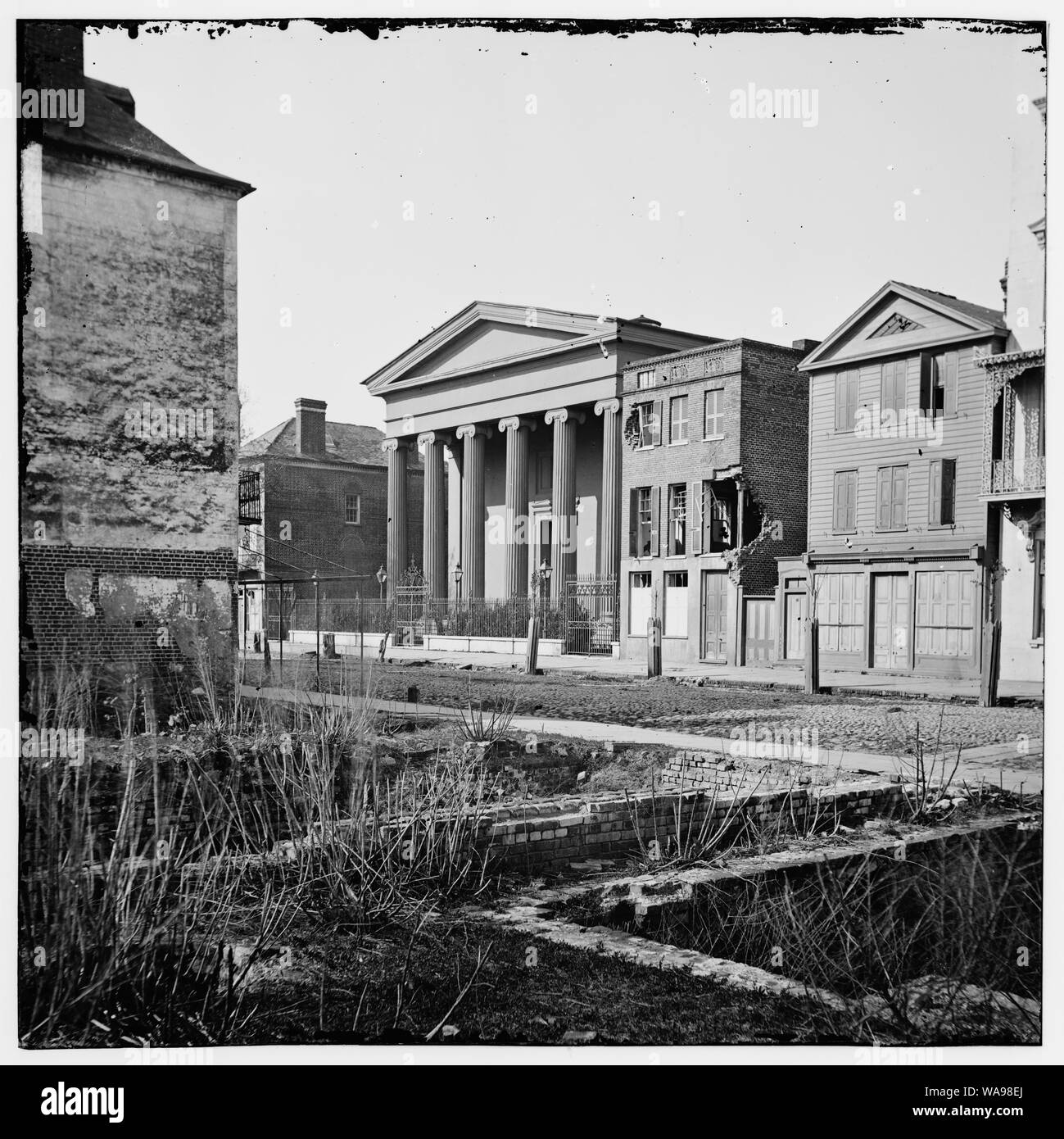 Charleston, S.C. Hibernian Hall (with columns; 105 Meeting Street), place of meeting after the burning of Secession Hall Abstract: Selected Civil War photographs, 1861-1865 Stock Photo