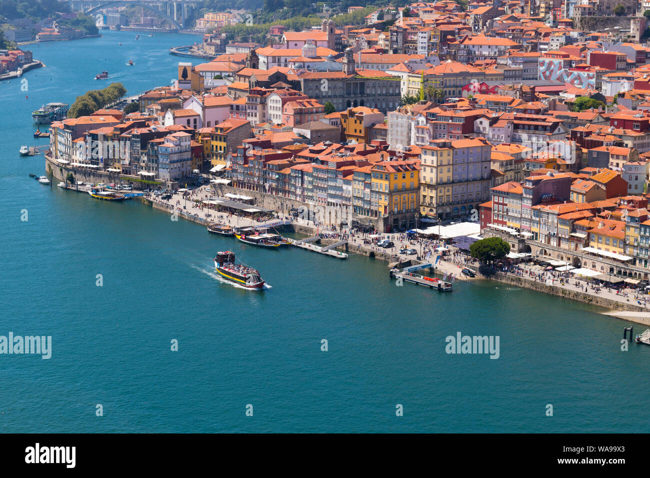 Funicular dos guindais oporto porto hi-res stock photography and images ...