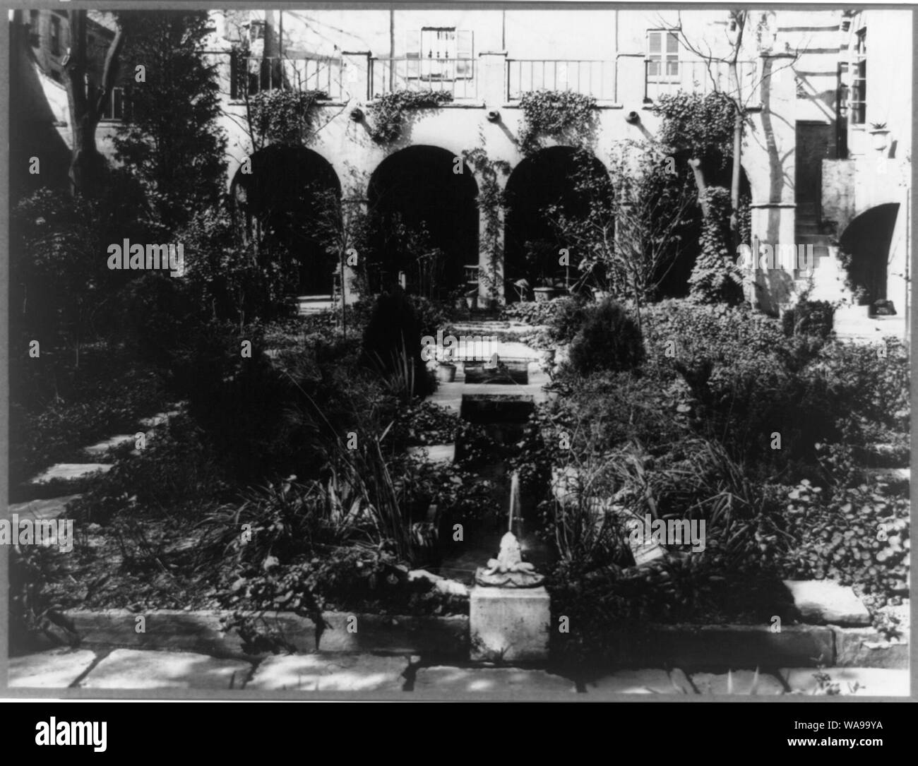 Charlotte Hunnewell Sorchan house, Turtle Bay Gardens, 228 East 49th Street, New York, New York. Garden Stock Photo