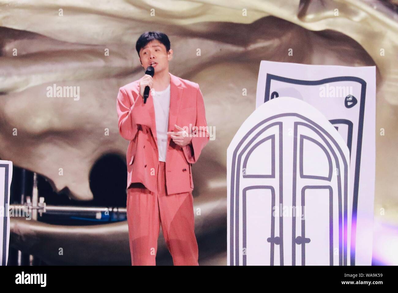 Chinese Singer Li Ronghao Tapped as Valentino Brand Ambassador – WWD