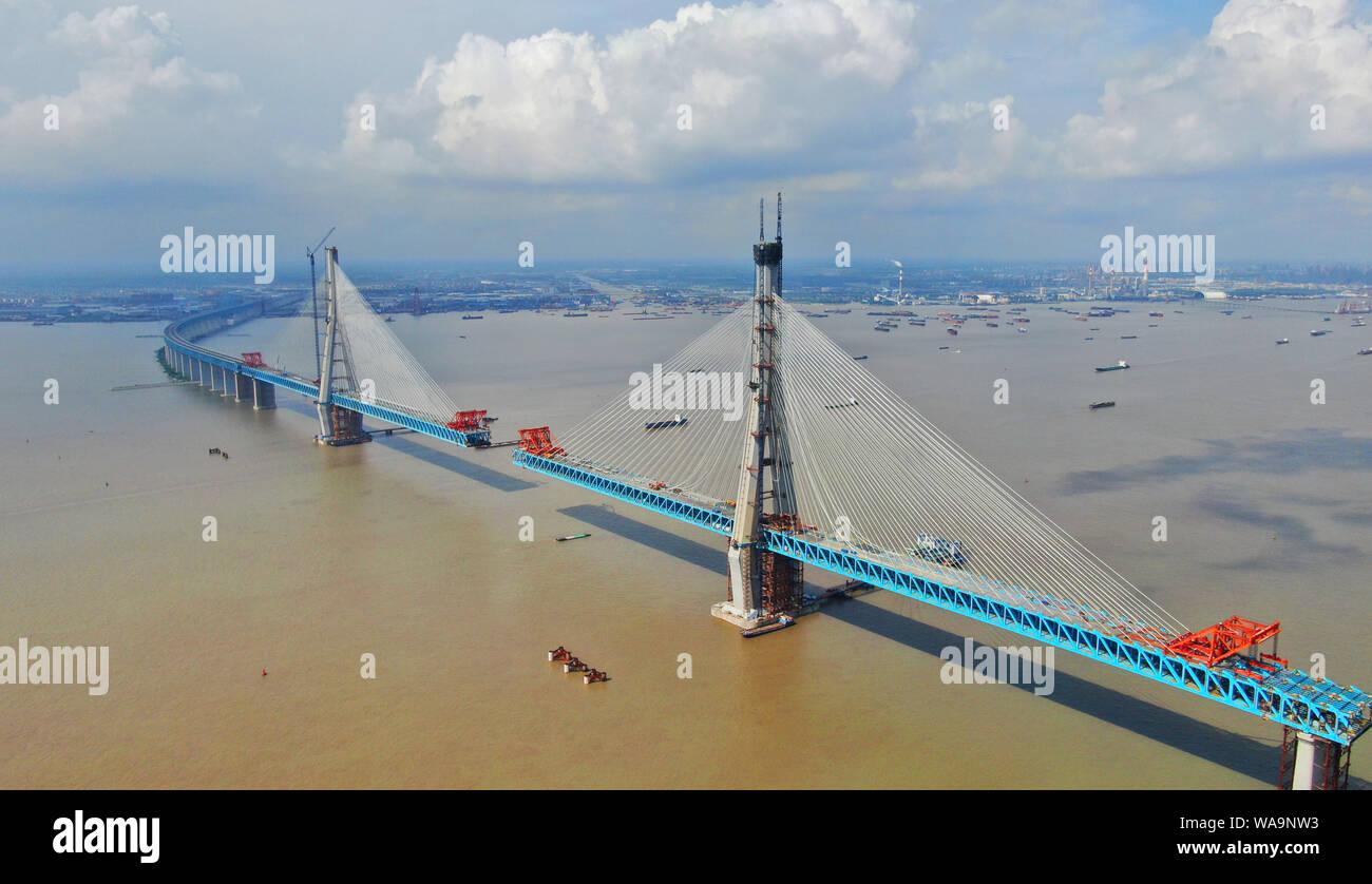 The world's longest cable-stayed bridge, the Hutong (Shanghai-Nantong)  Yangtze River Bridge, is under construction on the Yangtze River in Nantong  cit Stock Photo - Alamy