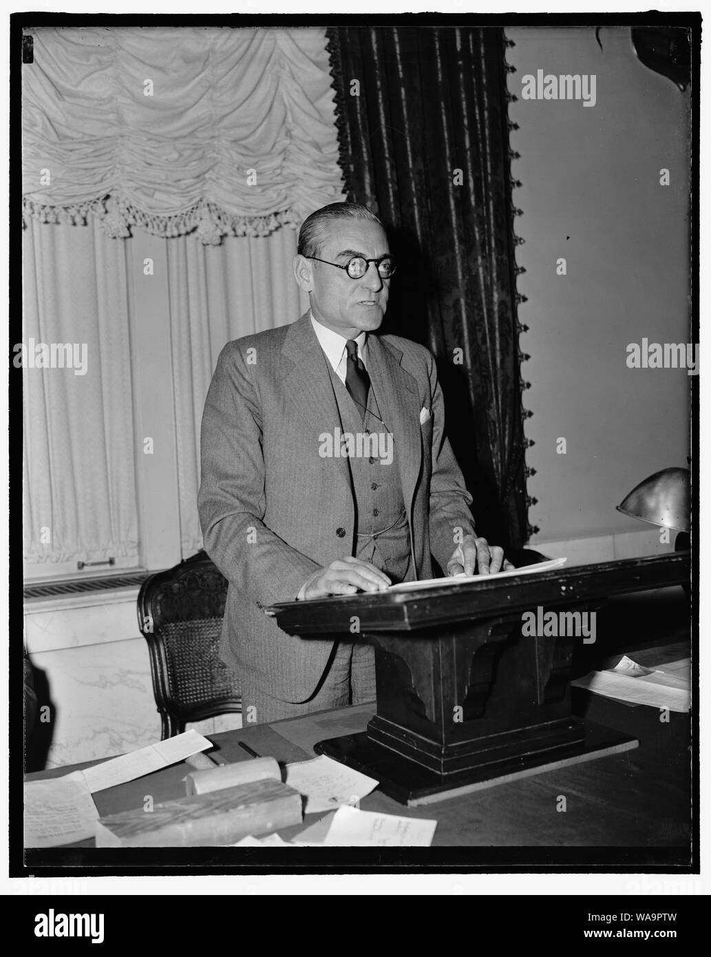 Chief of Naval Aeronautics. Washington, D.C., Feb. 21. Rear Admiral Arthur B. Cook, Chief of the Navy Bureau of Aeronautics, was a speaker today before the National Aviation Forum at the Mayflower Hotel, 2-21-39 Stock Photo