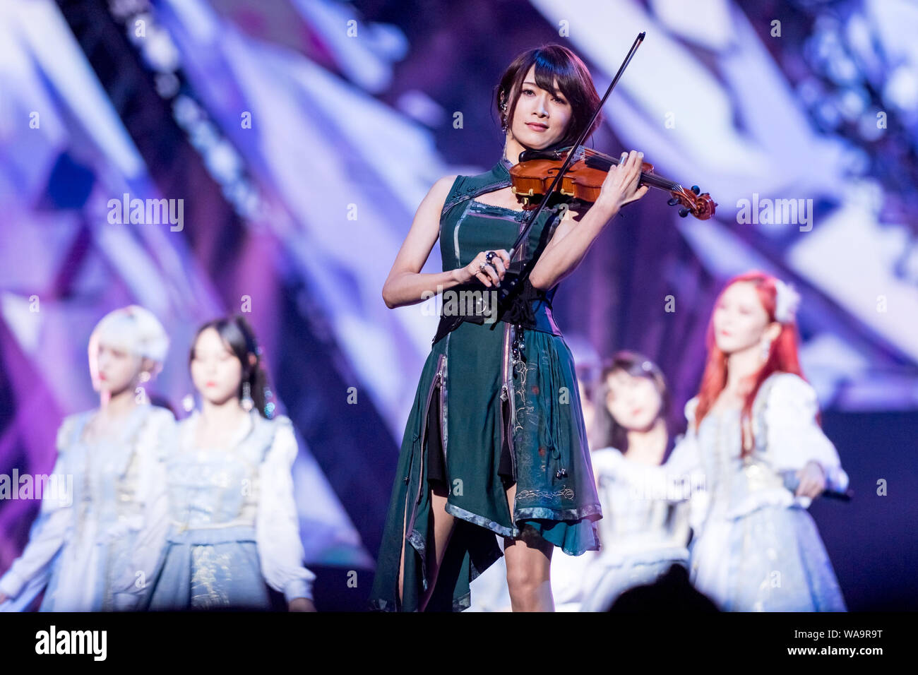 Japanese violinist hires stock photography and images Alamy