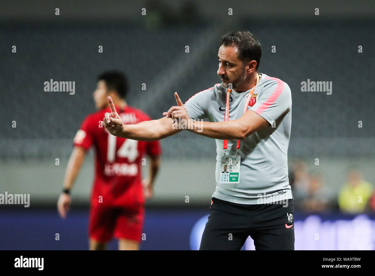 Head coach Vitor Pereira of Shanghai SIPG reacts as he watches his players  competing against Hebei China Fortune in their 18th round match during the  Stock Photo - Alamy