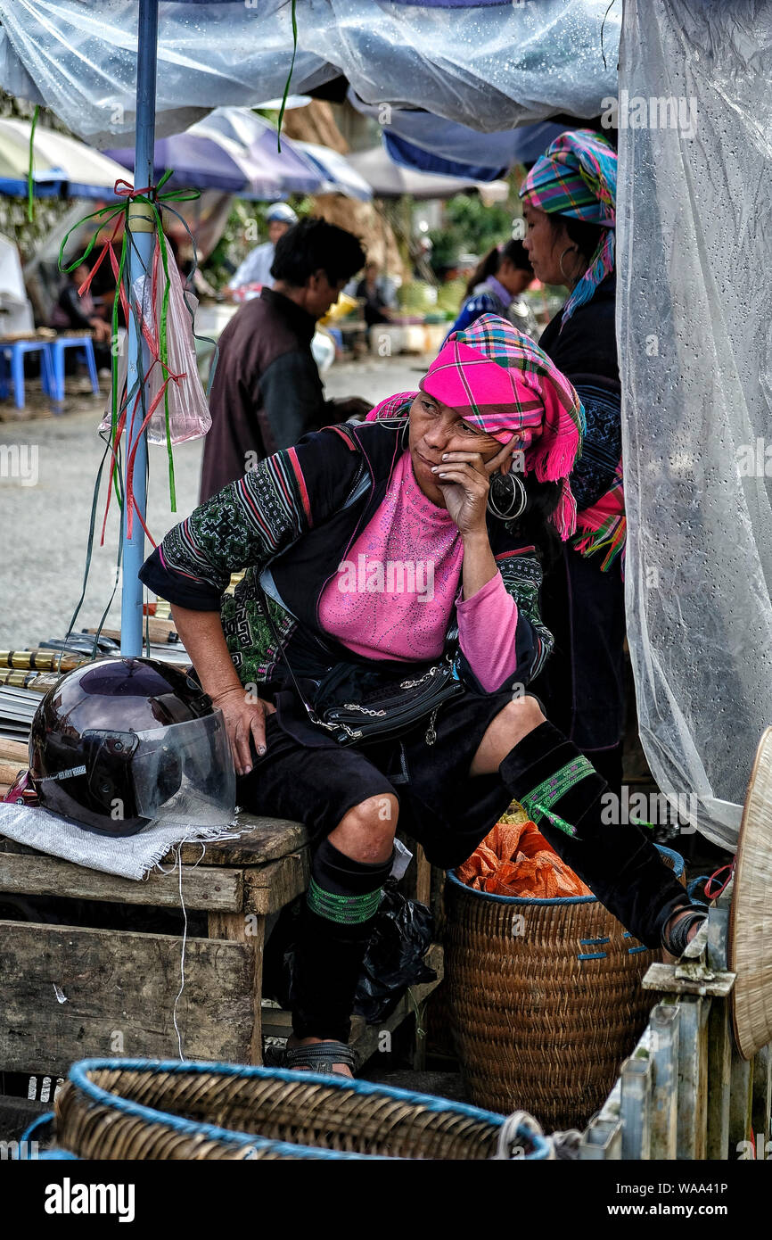 Sa Pa, Vietnam - August 24: Hmong women selling knives at the market on August 24, 2018 in Sa Pa, Vietnam. Stock Photo